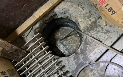 역류했을 물들이 거침없이 메인 배관을 타고 시원하게 빠져나갔습니다.